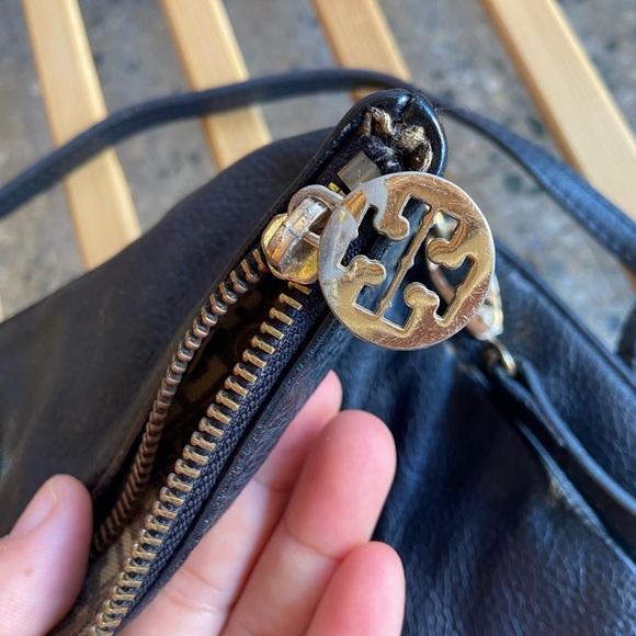 Tory Burch Sling Bag. - Picture 16 of 17